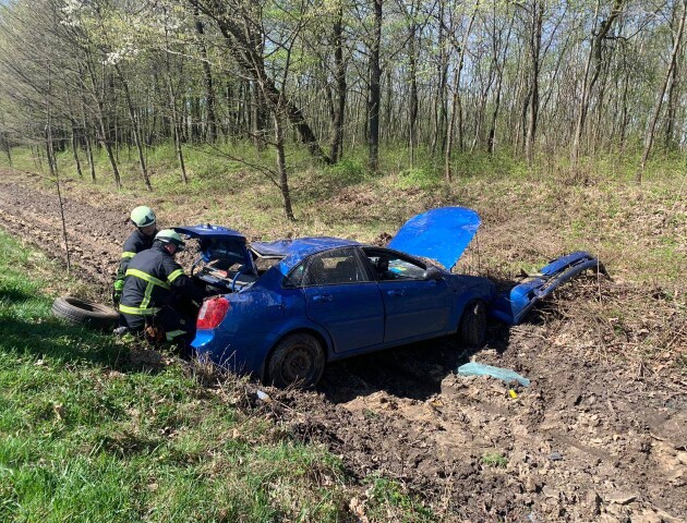 На Волині автомобіль злетів у кювет та кілька разів перекинувся