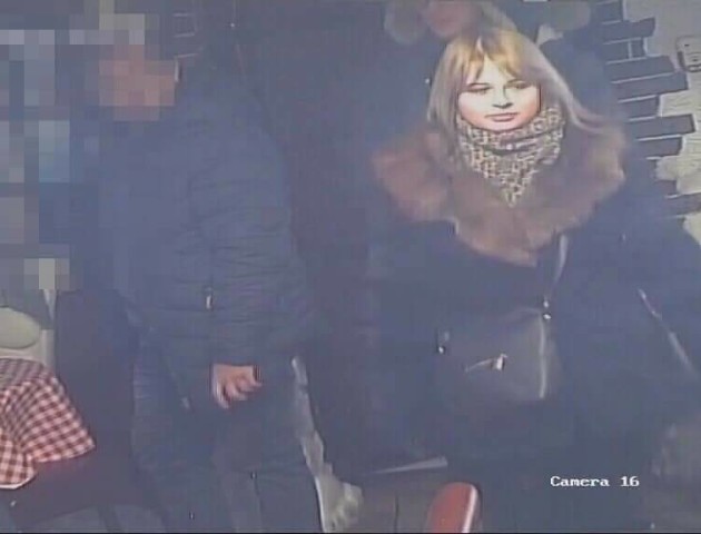 Молоді люди посиділи в піцерії Solo та пішли не розплатившись. ФОТО