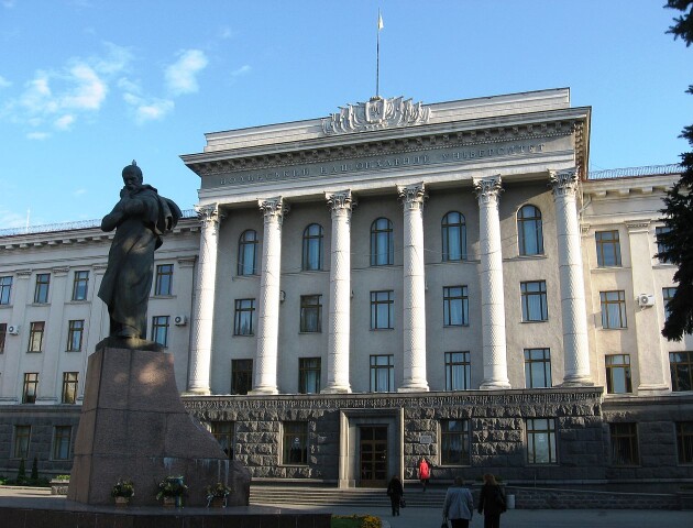 Чому в підвал головного корпусу ВНУ не пустили людей під час тривоги