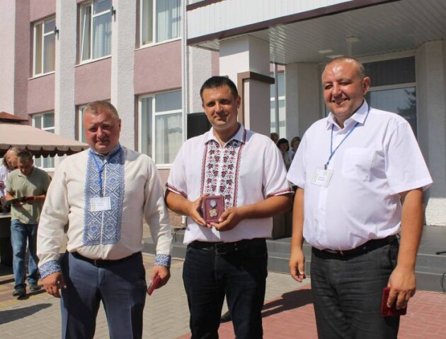 Волинським лісівникам вручили нагрудні знаки за участь у війні на Сході