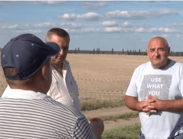 На Волині два фермери не можуть розібратися, чиє поле. ВІДЕО