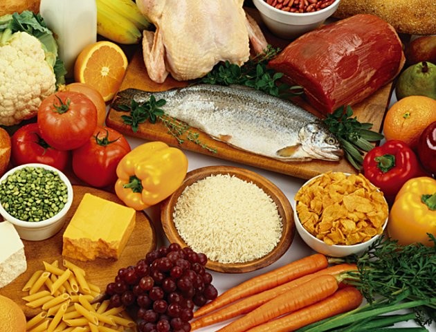 В Україні здешевшали гречка, олія, цукор та курятина. На решту продуктів ціни «підстрибнули»
