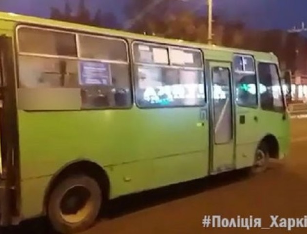 Нетверезий чоловік вкрав маршрутку та потрапив в аварію