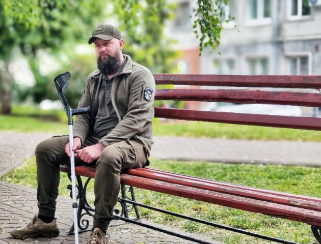 Морпіх з Волині розповів, як виготовляє дрони, якими нищать окупантів. ВІДЕО