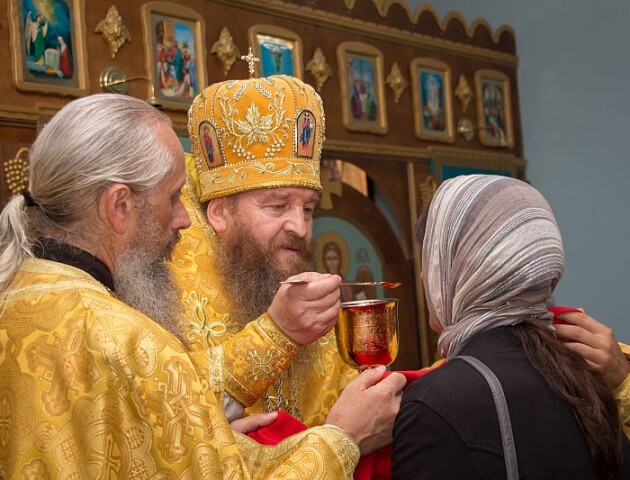 Ікони можна не цілувати.  Які зміни у церквах через коронавірус?