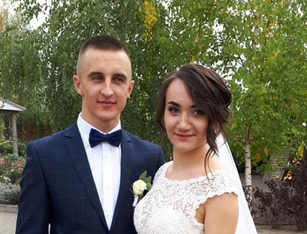 Луцькі муніципали зворушливо привітали колегу зі створенням сім'ї. ФОТО