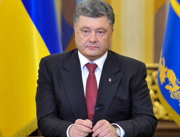 Порошенко просить бізнес платити більші зарплати працівникам. ВІДЕО