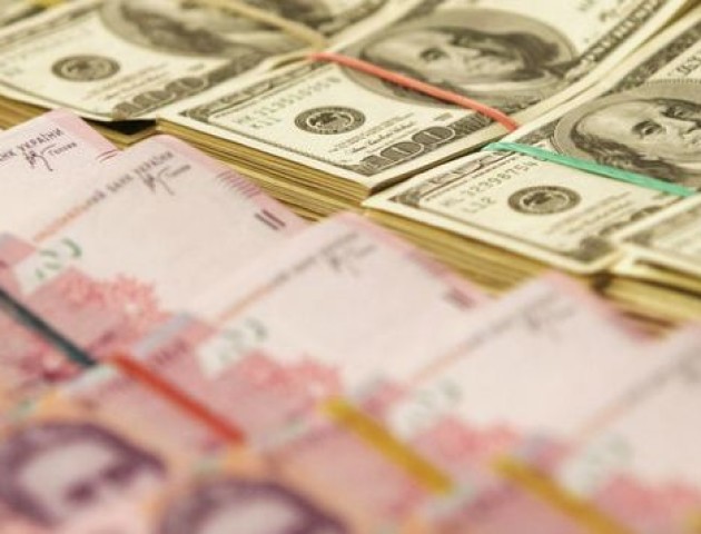 Курс валют на 25 квітня: долар несуттєво зріс, євро без змін