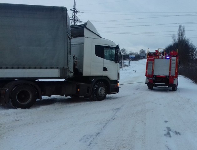 За добу на Волині рятувальники вивільнили зі снігових заметів 10 автомобілів