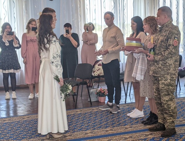 Вона з Полісся, він із Запоріжжя: на Волині одружився військовий з нареченою