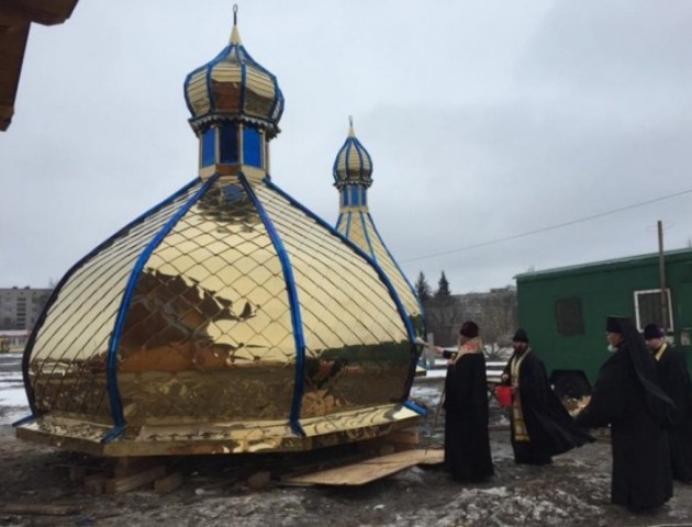 На храмі у Волновасі вже встановили куполи