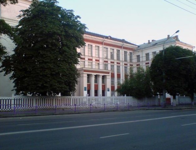 У луцькій школі мама учня поскандалила з колективом через внески