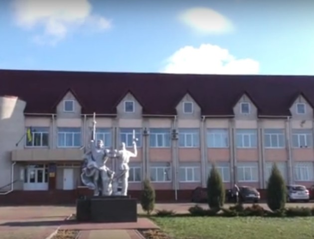 Як у селі біля Луцька реєстрували кандидатів на голову громади. ВІДЕО