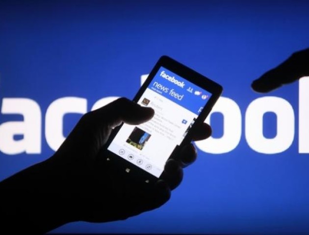 Facebook допомагатиме знайти роботу