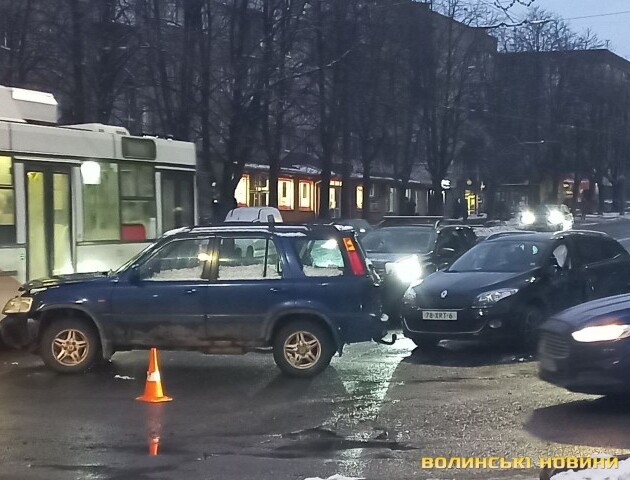ДТП у Луцьку: на Відродження зіткнулися легковики