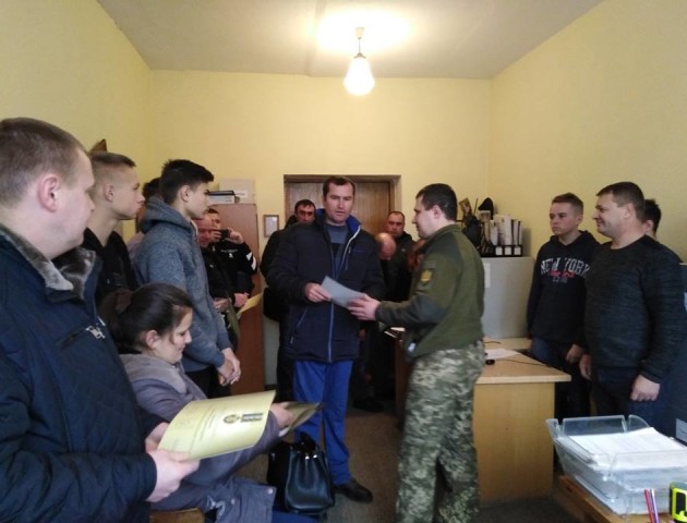 У Рожищі атовцям передали відзнаки від Президента України. ФОТО