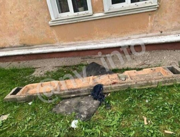 У місті на Волині через обвал балкону постраждало троє людей