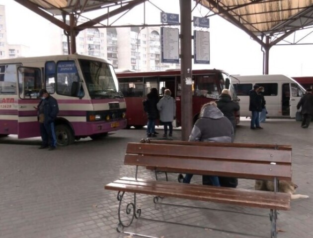 Забагато ромів і безхатьків: у Луцьку скаржаться на роботу автостанції