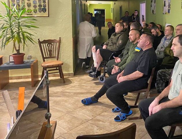 У Луцьку перед пораненими військовими виступили тріо бандуристок. ФОТО