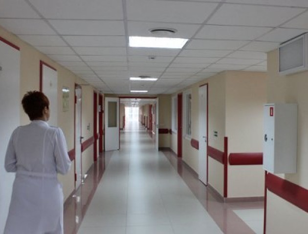 Повідомили про стан хлопця, який обгорів на вагоні в Луцьку