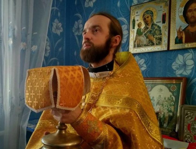 У Красноволі священик УПЦ МП проводить служби в хаті. ФОТО