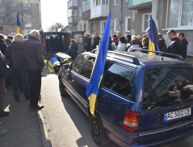У Луцьку прощались із молодим воїном, який загинув на фронті