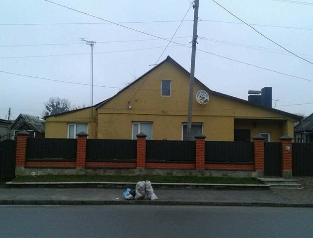 Муніципали впіймали лучанина, який викидав сміття посеред вулиці