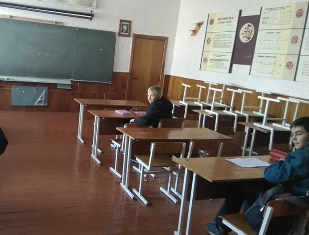 Протест у волинській школі:  батьки не пустили дітей на уроки через директорку
