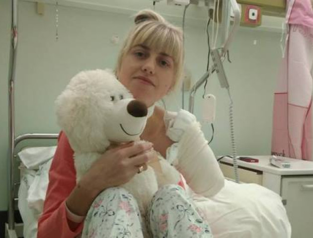 Україна не допомогла волинянці, яка втратила руку в Польщі