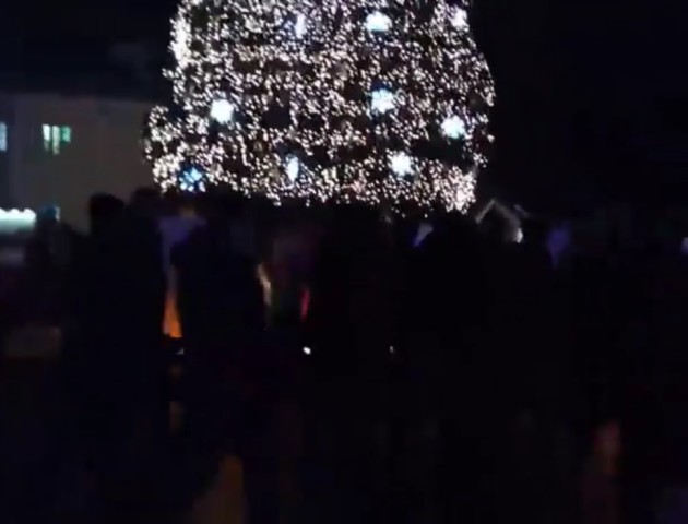 У центрі Луцька заколядували семінаристи. ВІДЕО