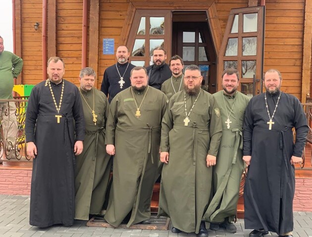 Священники доставили допомогу воїнам на Донеччині і запросили школярів на Волинь