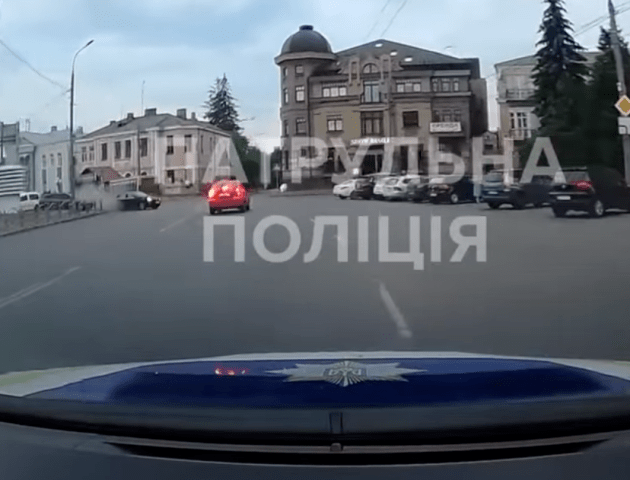У Луцьку зіткнулися маршрутка і легковик: водій автобуса був п'яний. ВІДЕО