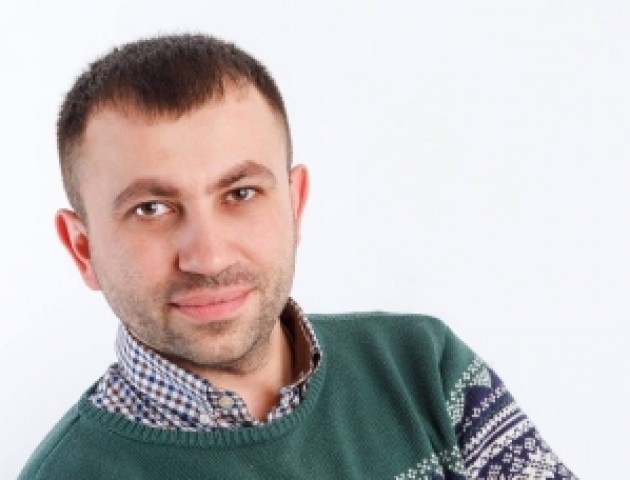 Громадський активіст Сергій Адамчук вітає жінок з 8 березня