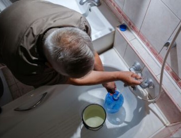У частині Луцька – проблеми з водою. Людей просять зробити запаси