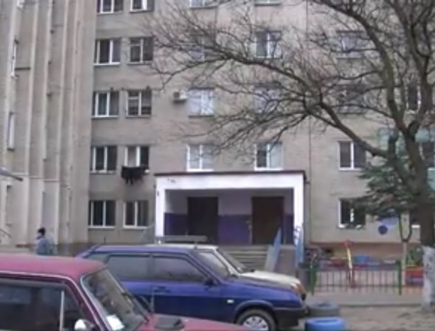 Екстремальні пологи у під'їзді луцької багатоповерхівки: подробиці. ВІДЕО