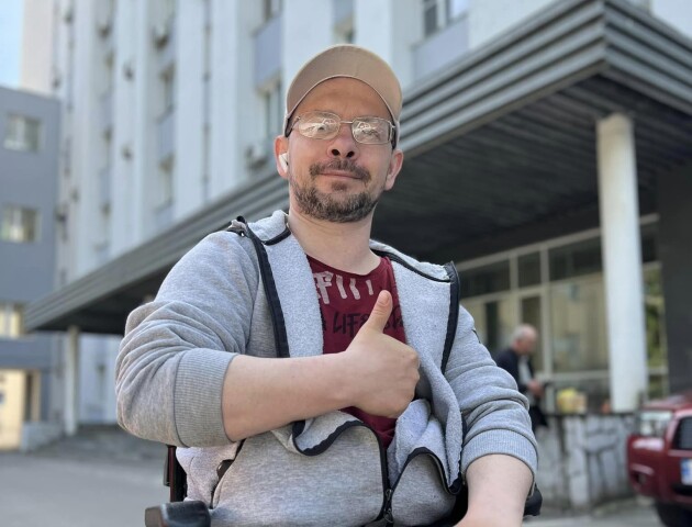 Вчиться жити заново: лікарі вивели зі стану повної нерухомості захисника з Волині