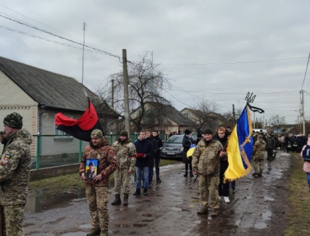«147 діб боровся за життя після поранення»: волиняни попрощалися із Героєм Євгенієм Солоненком