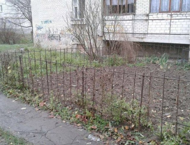 У Луцьку демонтують низку незаконно встановлених огорож