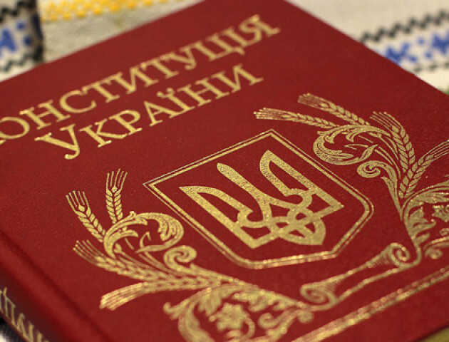 Районів більше не буде: що хоче змінити в Конституції Зеленський