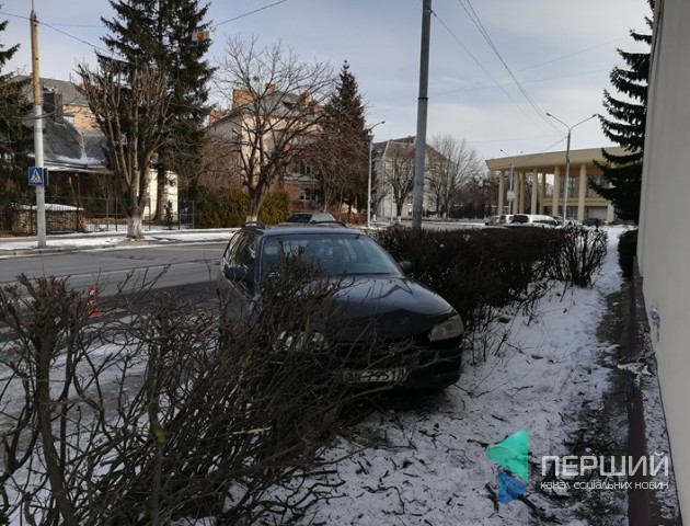 У Луцьку авто в'їхало в будинок. ФОТО