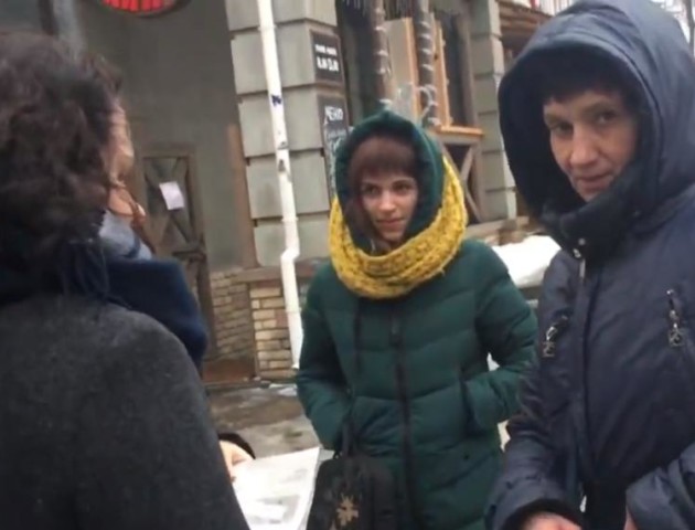 У Луцьку спіймали агітаторку-порушницю. ФОТО. ВІДЕО