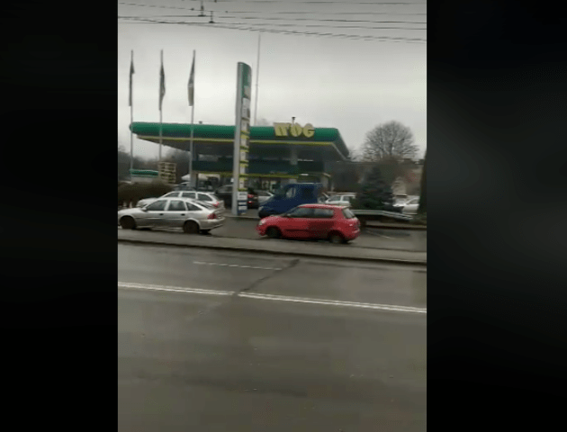 У Луцьку - черги на заправках