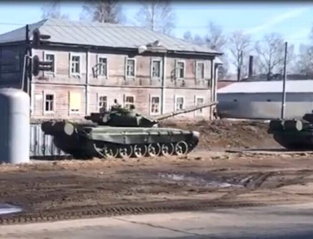«Знищуйте тилові колони», - міністр оборони до мешканців тимчасово окупованих територій