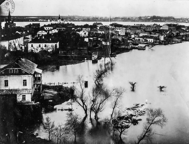 Повінь у Луцьку: Старе місто залило водою. РЕТРОФОТО