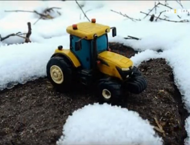 Школяр з Волині робить міні-копії автомобілів з пластиліну. ВІДЕО