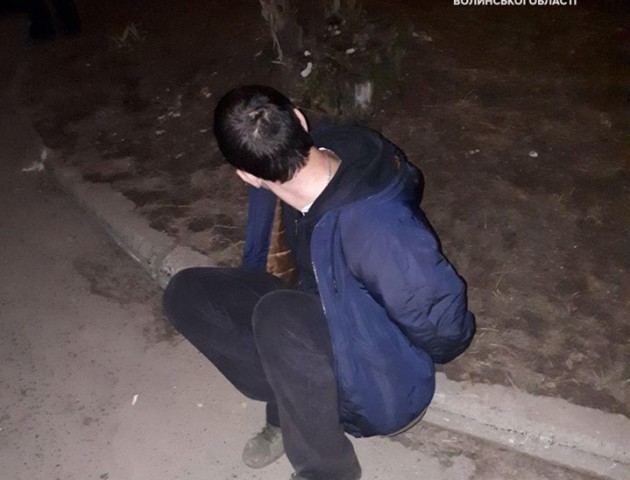На Волині затримали чоловіка з пакетом наркотиків. ФОТО