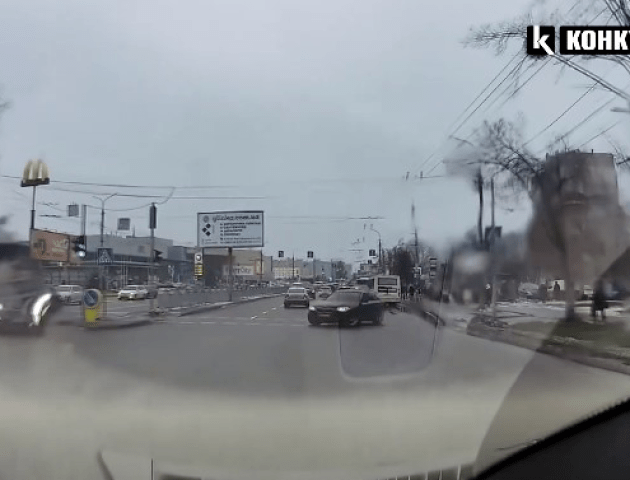 У Луцьку водій влаштував дрифт на пішохідному переході