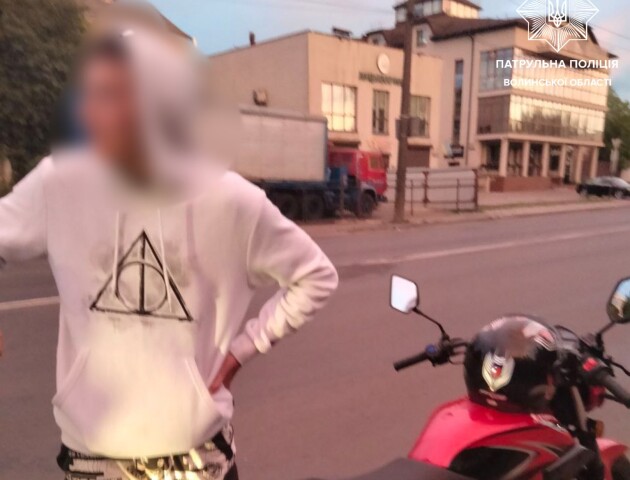 У Луцьку патрульні зупинили неповнолітнього мотоцикліста без посвідчення