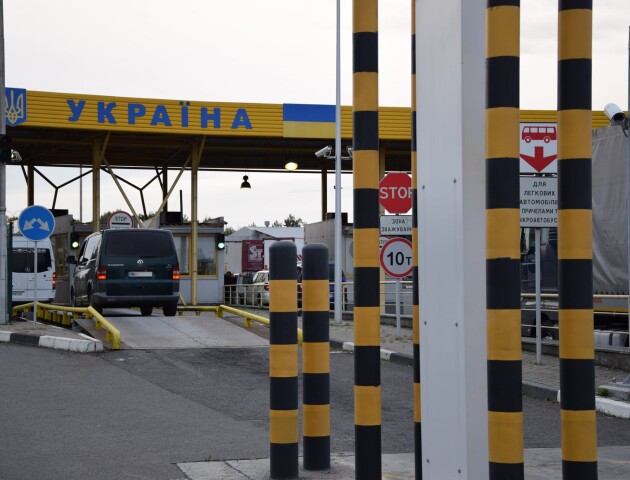 На пунктах пропуску з Польщею зменшилося біженців. Скрізь здійснюється оформлення пішоходів