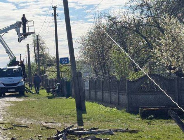 Волиняни сидять без світла через негоду